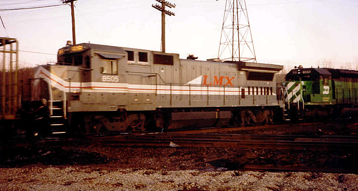 LMX 8505 hammers the diamonds